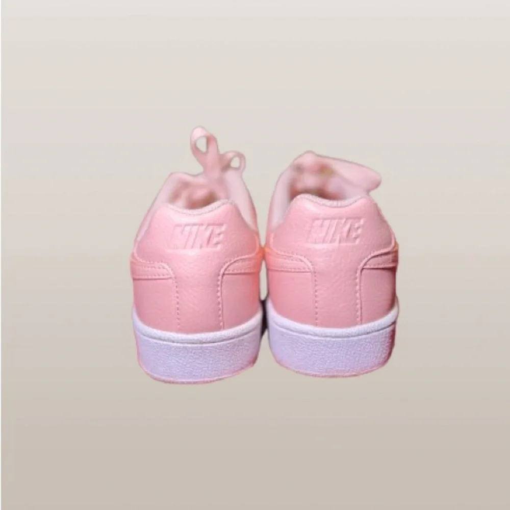 Nike Women's Peach Sneakers